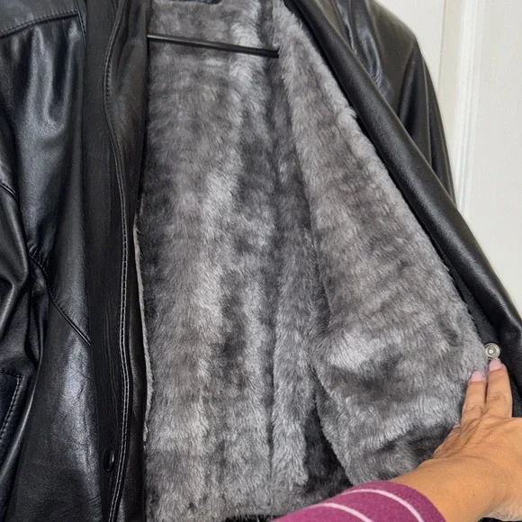 Black Leather Jacket Small size with padding shoulders - Picture 7 of 10